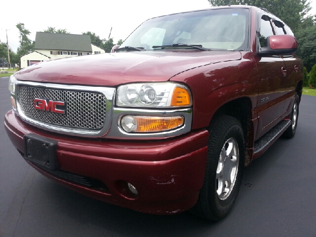 2002 GMC Yukon Denali Base