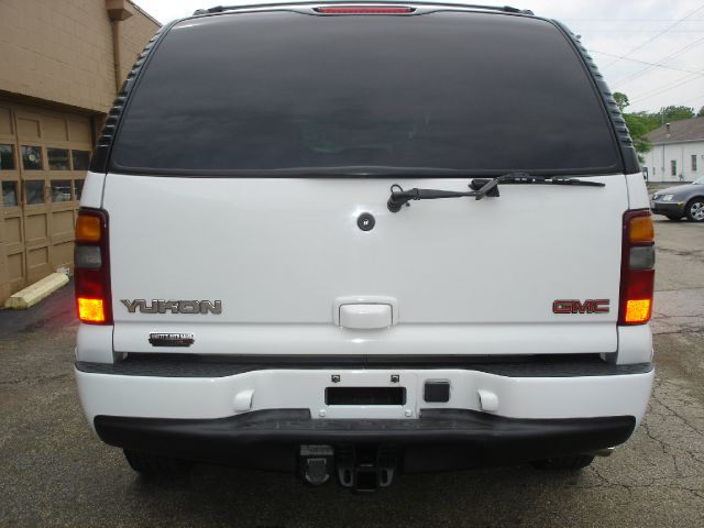 2002 GMC Yukon Denali Unknown