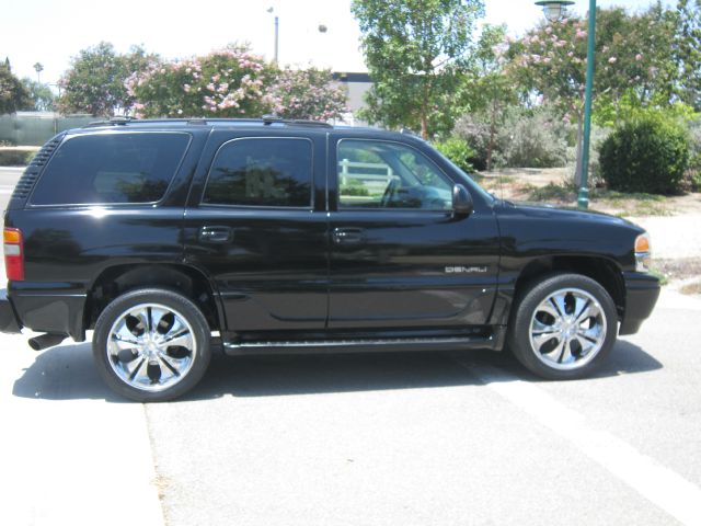 2003 GMC Yukon Denali EX Sedan 4D