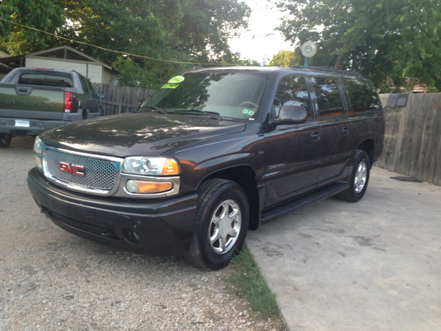 2004 GMC Yukon Denali Sport 4WD