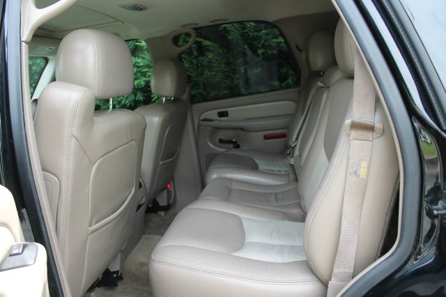 2004 GMC Yukon Denali Base