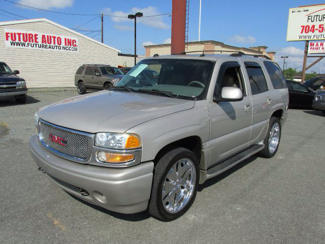 2004 GMC Yukon Denali Base
