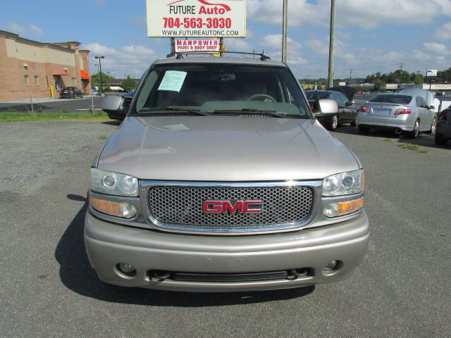 2004 GMC Yukon Denali Base