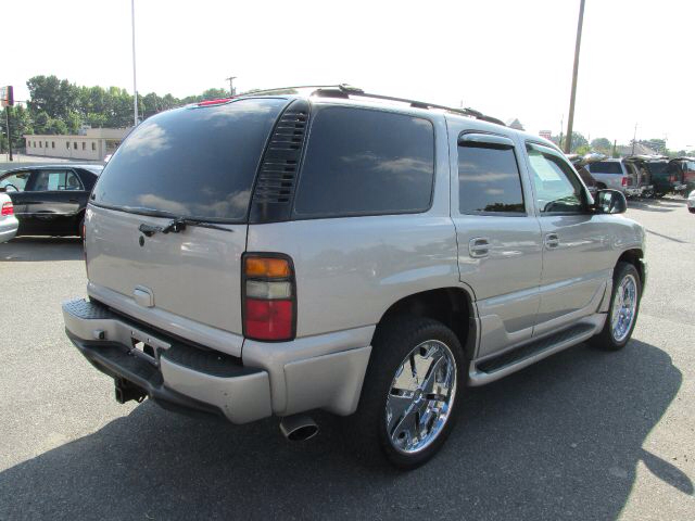 2004 GMC Yukon Denali Base