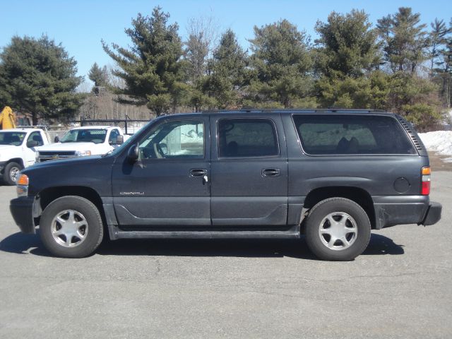 2004 GMC Yukon Denali EX Sedan 4D