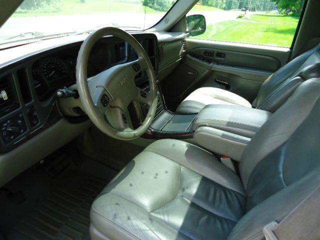 2005 GMC Yukon Denali Unknown