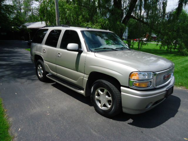 2005 GMC Yukon Denali Unknown