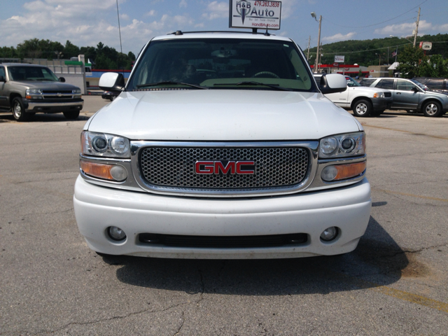 2005 GMC Yukon Denali Base