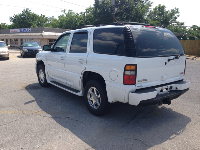 2005 GMC Yukon Denali Base
