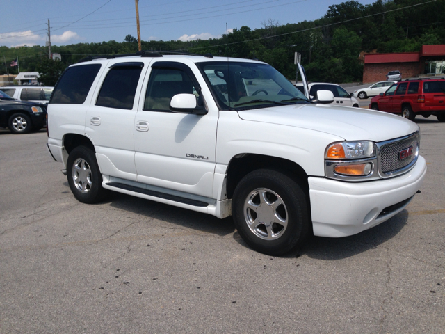 2005 GMC Yukon Denali Base