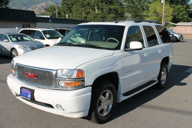 2005 GMC Yukon Denali EX Sedan 4D