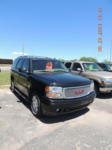 2005 GMC Yukon Denali Base