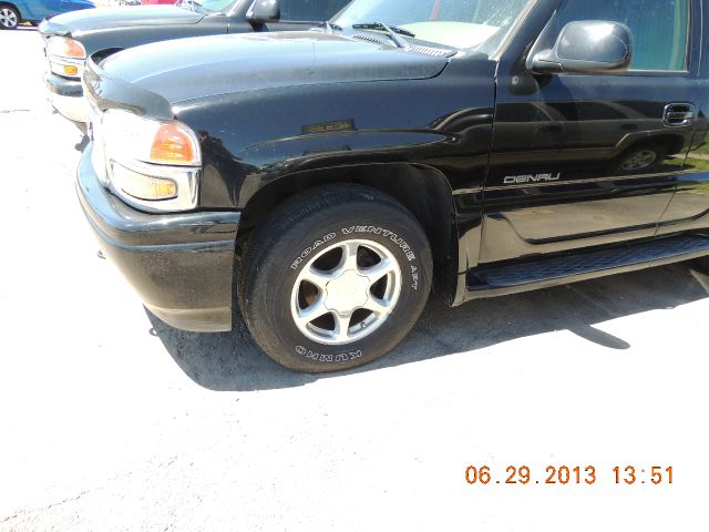 2005 GMC Yukon Denali Base