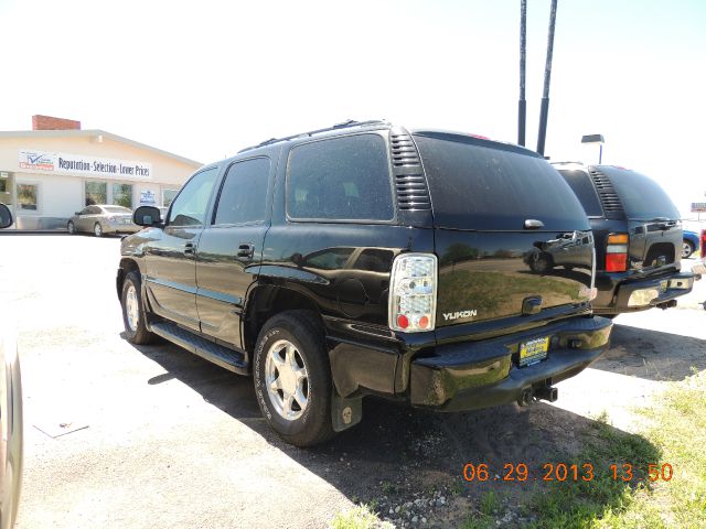2005 GMC Yukon Denali Base
