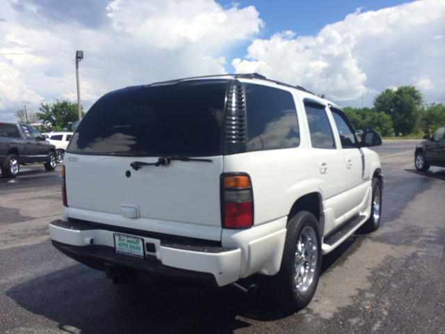 2005 GMC Yukon Denali LS NICE
