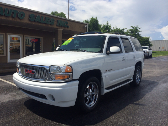 2005 GMC Yukon Denali LS NICE