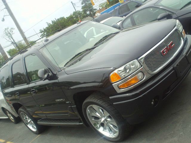 2005 GMC Yukon Denali EX Sedan 4D