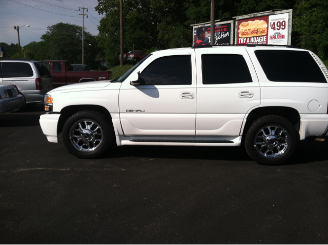 2005 GMC Yukon Denali Base