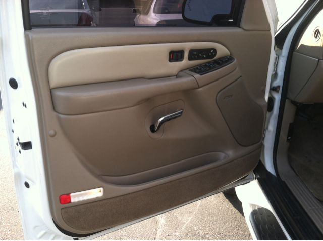 2005 GMC Yukon Denali Base