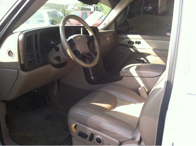 2005 GMC Yukon Denali Base
