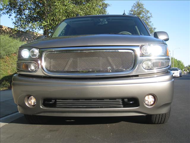 2005 GMC Yukon Denali EX Sedan 4D