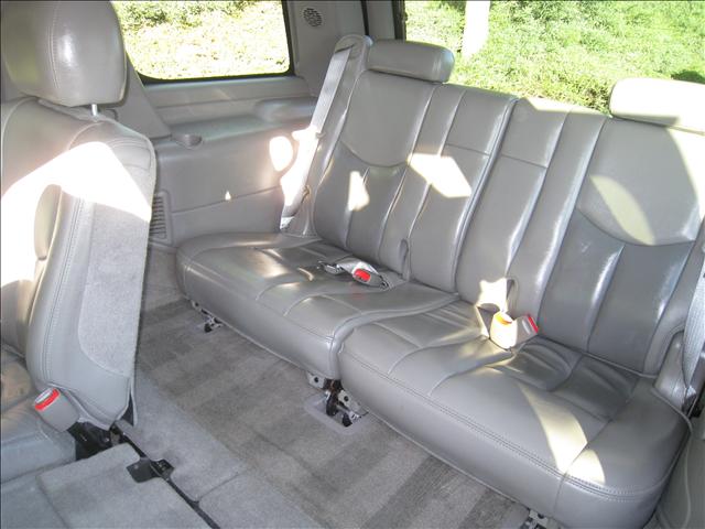 2005 GMC Yukon Denali EX Sedan 4D