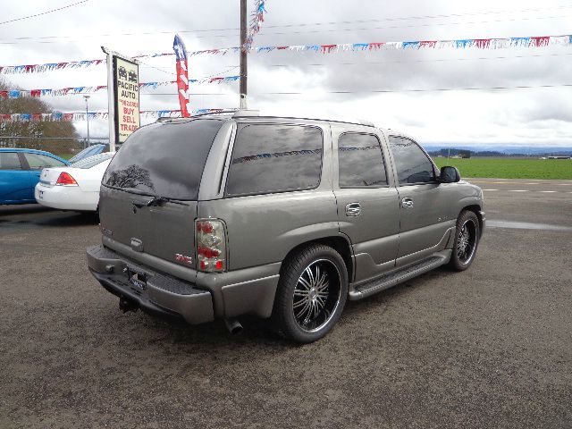 2005 GMC Yukon Denali Base
