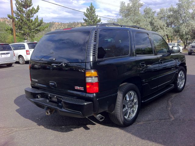 2006 GMC Yukon Denali EX - DUAL Power Doors