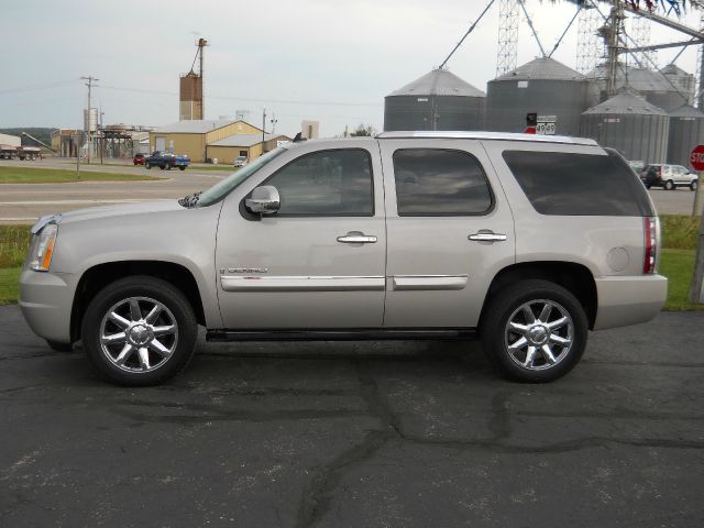 2007 GMC Yukon Denali EX - DUAL Power Doors