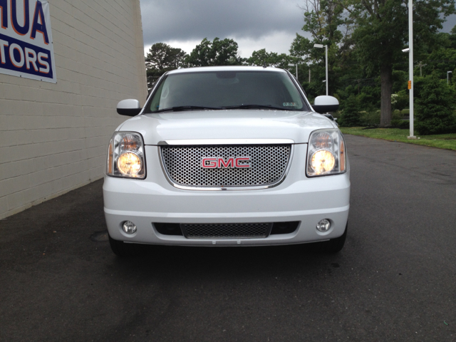 2007 GMC Yukon Denali SXT Van