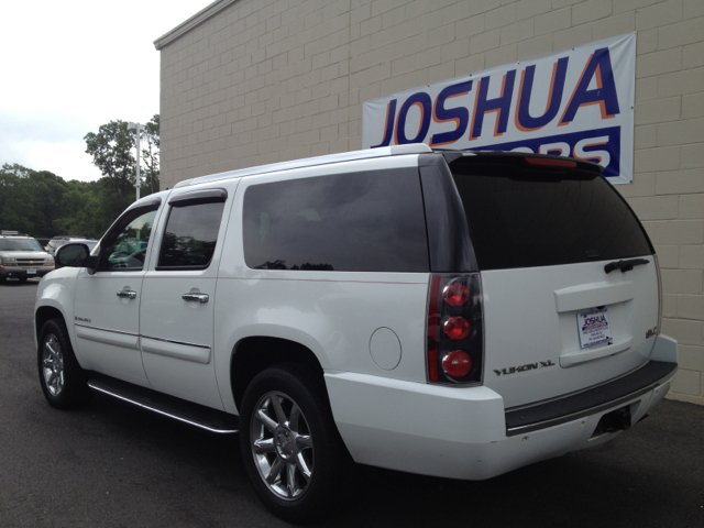 2007 GMC Yukon Denali SXT Van