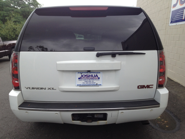 2007 GMC Yukon Denali SXT Van