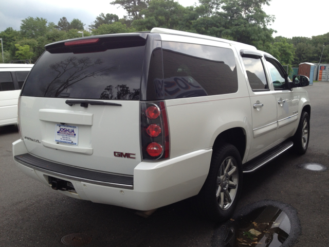 2007 GMC Yukon Denali SXT Van