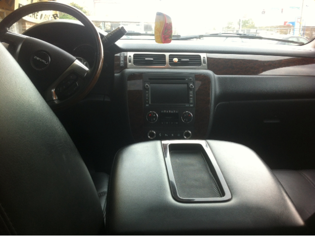 2007 GMC Yukon Denali EX - DUAL Power Doors