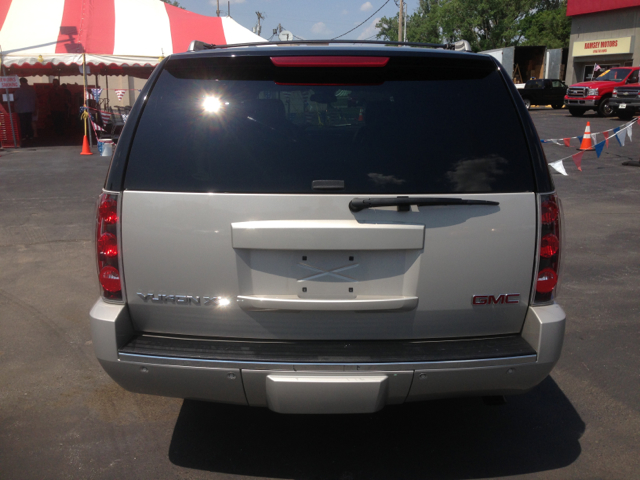 2007 GMC Yukon Denali SXT Van