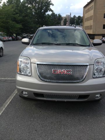 2007 GMC Yukon Denali SXT Van