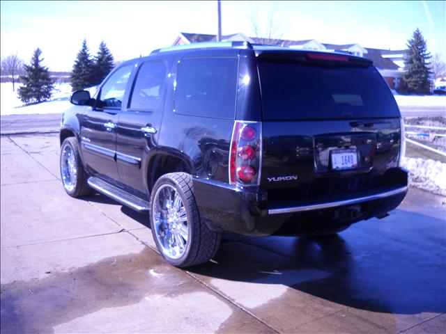 2007 GMC Yukon Denali EX Sedan 4D