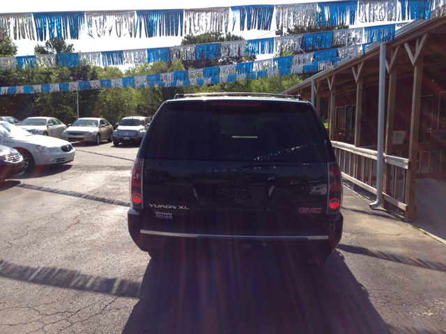 2007 GMC Yukon Denali SXT Van