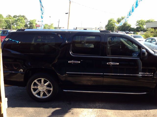 2007 GMC Yukon Denali SXT Van