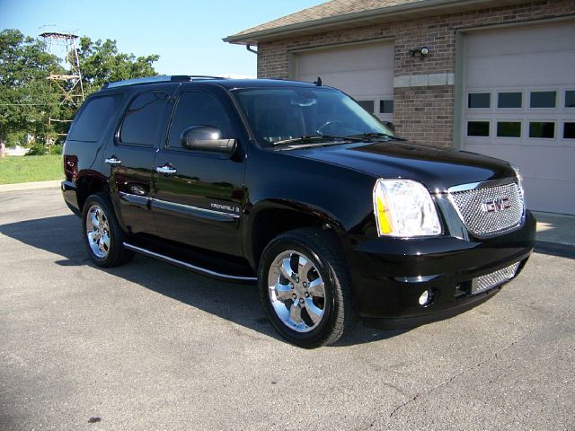 2007 GMC Yukon Denali EX - DUAL Power Doors