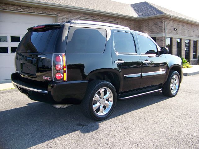 2007 GMC Yukon Denali EX - DUAL Power Doors