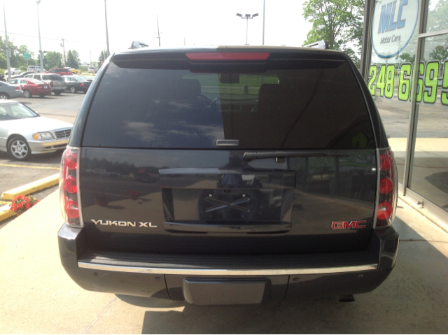 2008 GMC Yukon Denali SXT Van