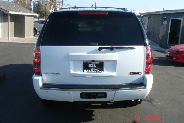 2008 GMC Yukon Denali EX Sedan 4D