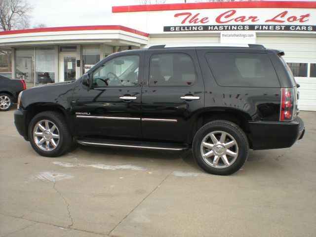 2010 GMC Yukon Denali Touring/awd/lmtd