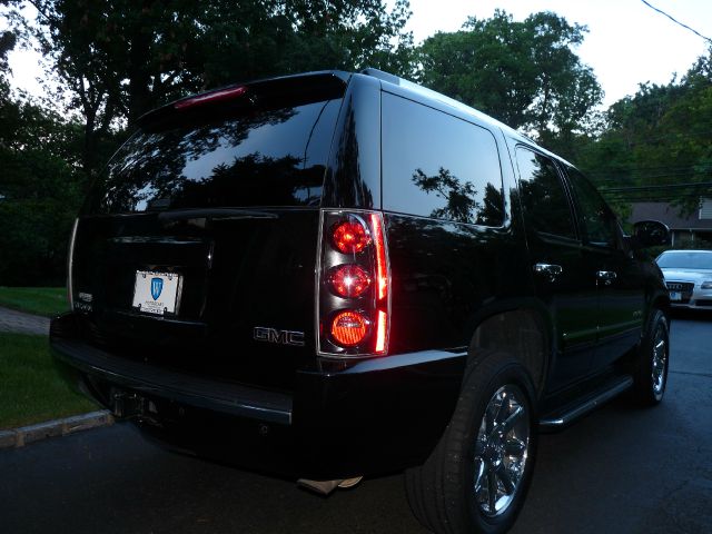 2010 GMC Yukon Denali EX Sedan 4D