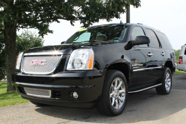 2011 GMC Yukon Denali EX - DUAL Power Doors