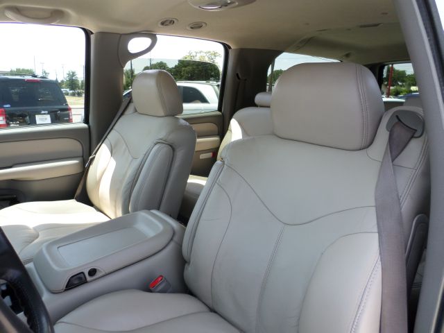 2000 GMC Yukon XL C350 4dr Sdn 3.5L Sport RWD Sedan