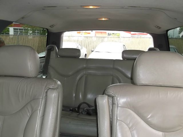 2000 GMC Yukon XL C350 4dr Sdn 3.5L Sport RWD Sedan