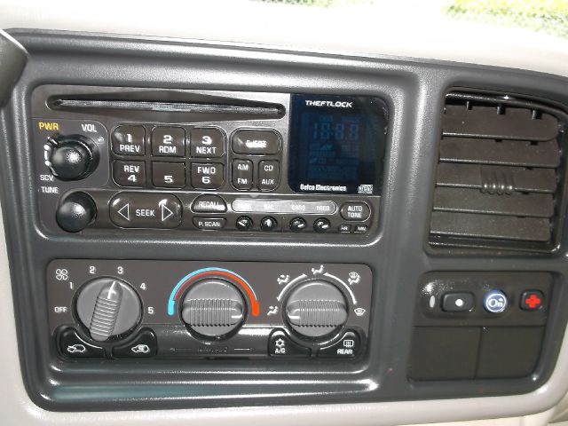 2000 GMC Yukon XL C350 4dr Sdn 3.5L Sport RWD Sedan