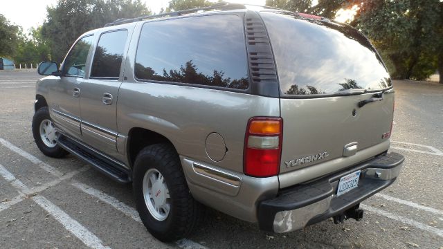 2001 GMC Yukon XL C350 4dr Sdn 3.5L Sport RWD Sedan